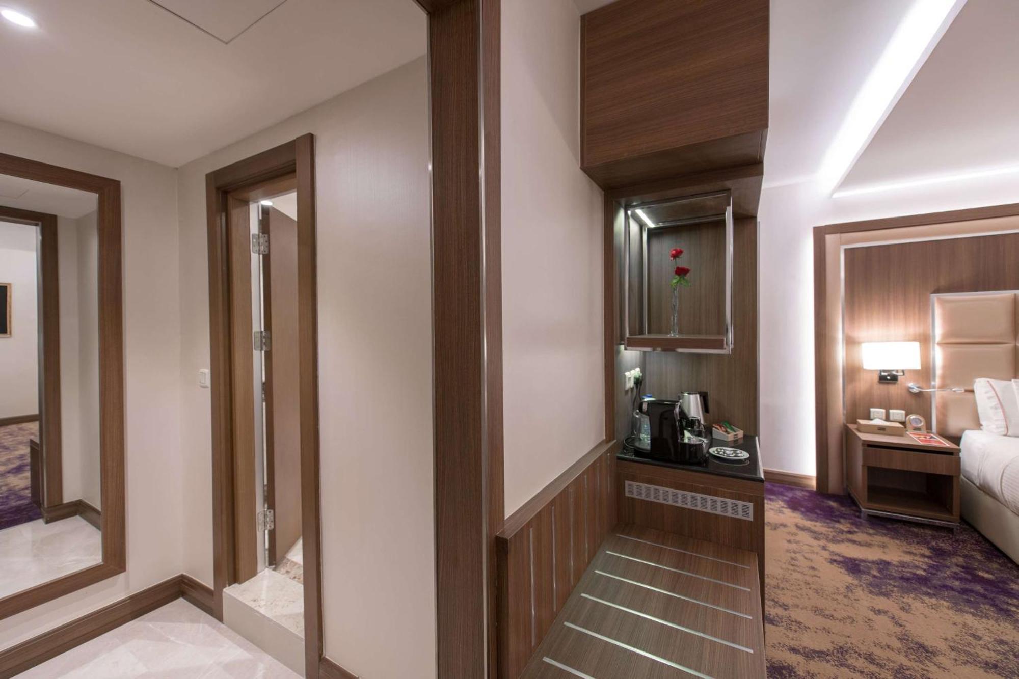 Ramada By Wyndham Continental Jeddah Hotel Exterior foto