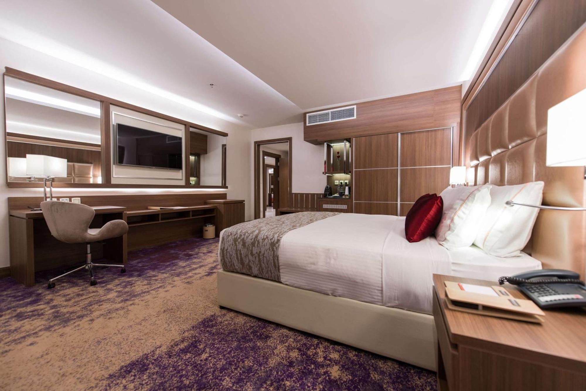 Ramada By Wyndham Continental Jeddah Hotel Exterior foto